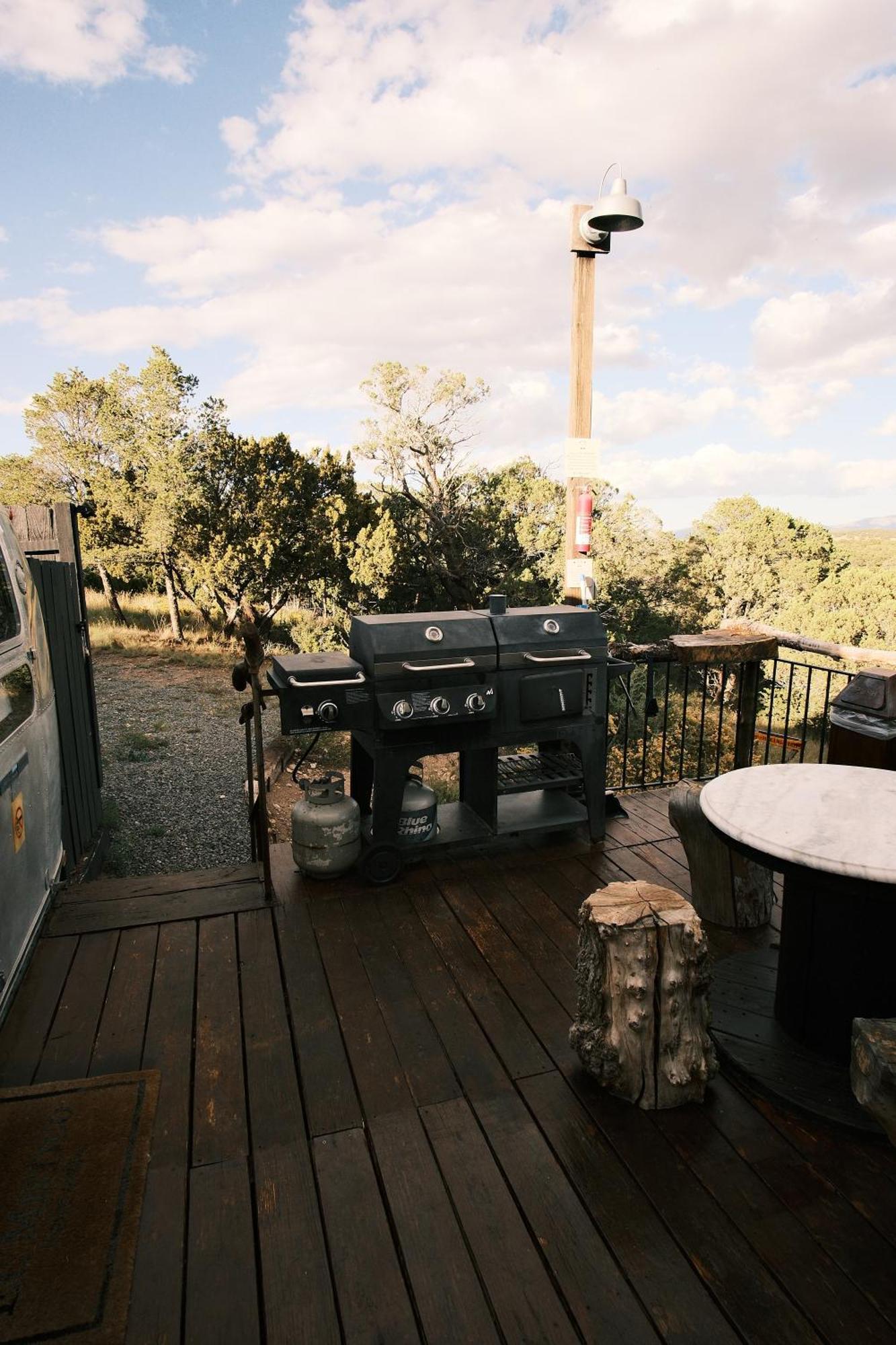 Silver Bullet Airstream, El Mistico Glamping Ranch Nogal エクステリア 写真