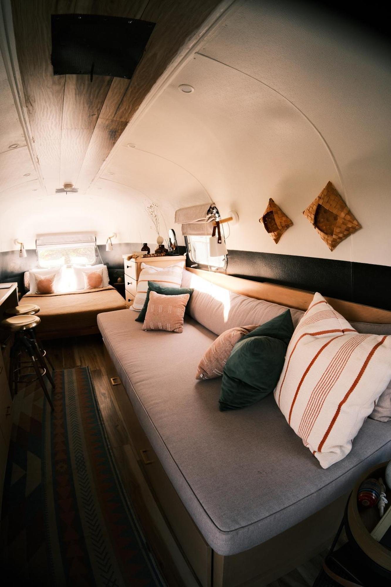 Silver Bullet Airstream, El Mistico Glamping Ranch Nogal エクステリア 写真