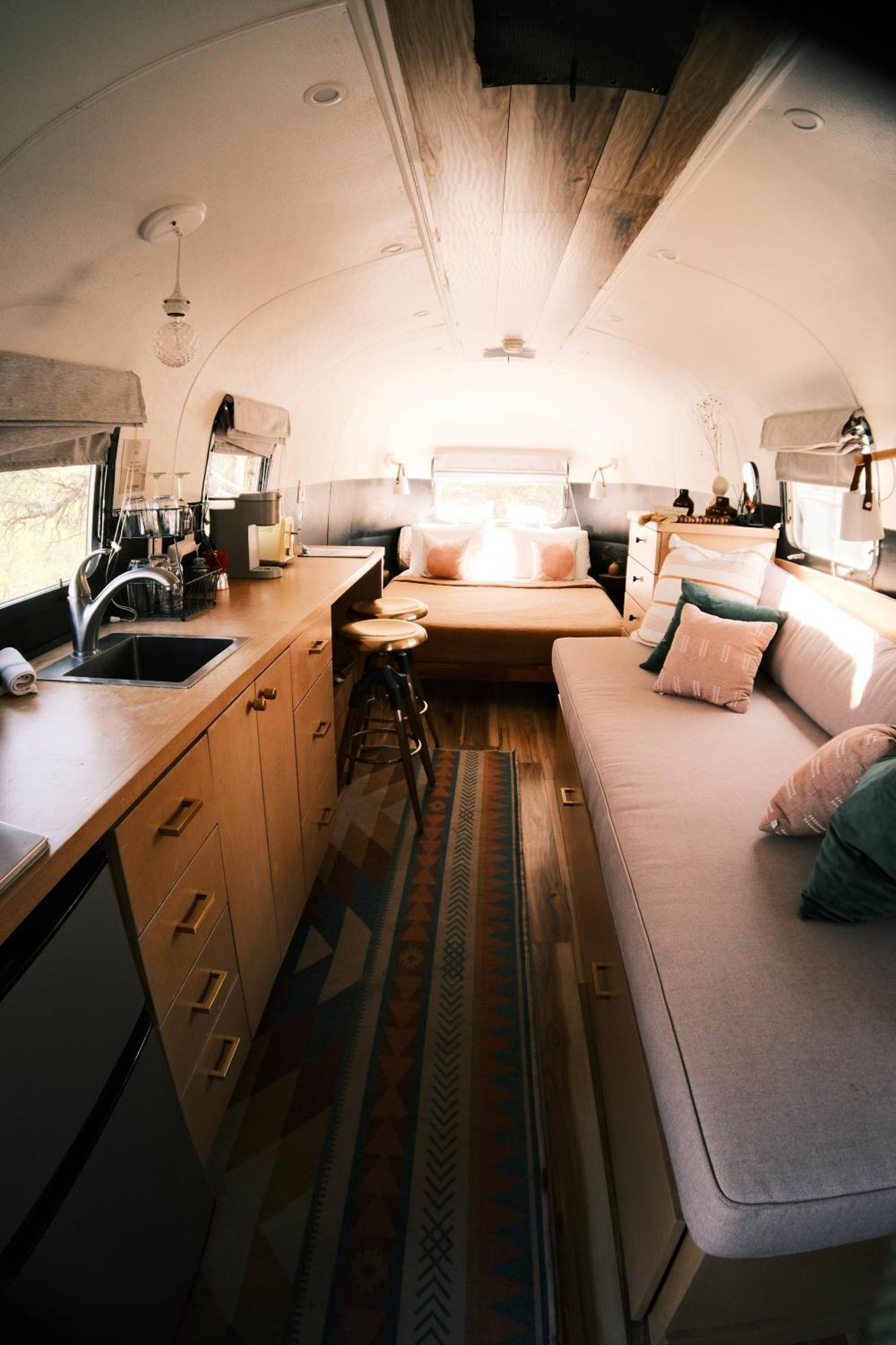 Silver Bullet Airstream, El Mistico Glamping Ranch Nogal エクステリア 写真