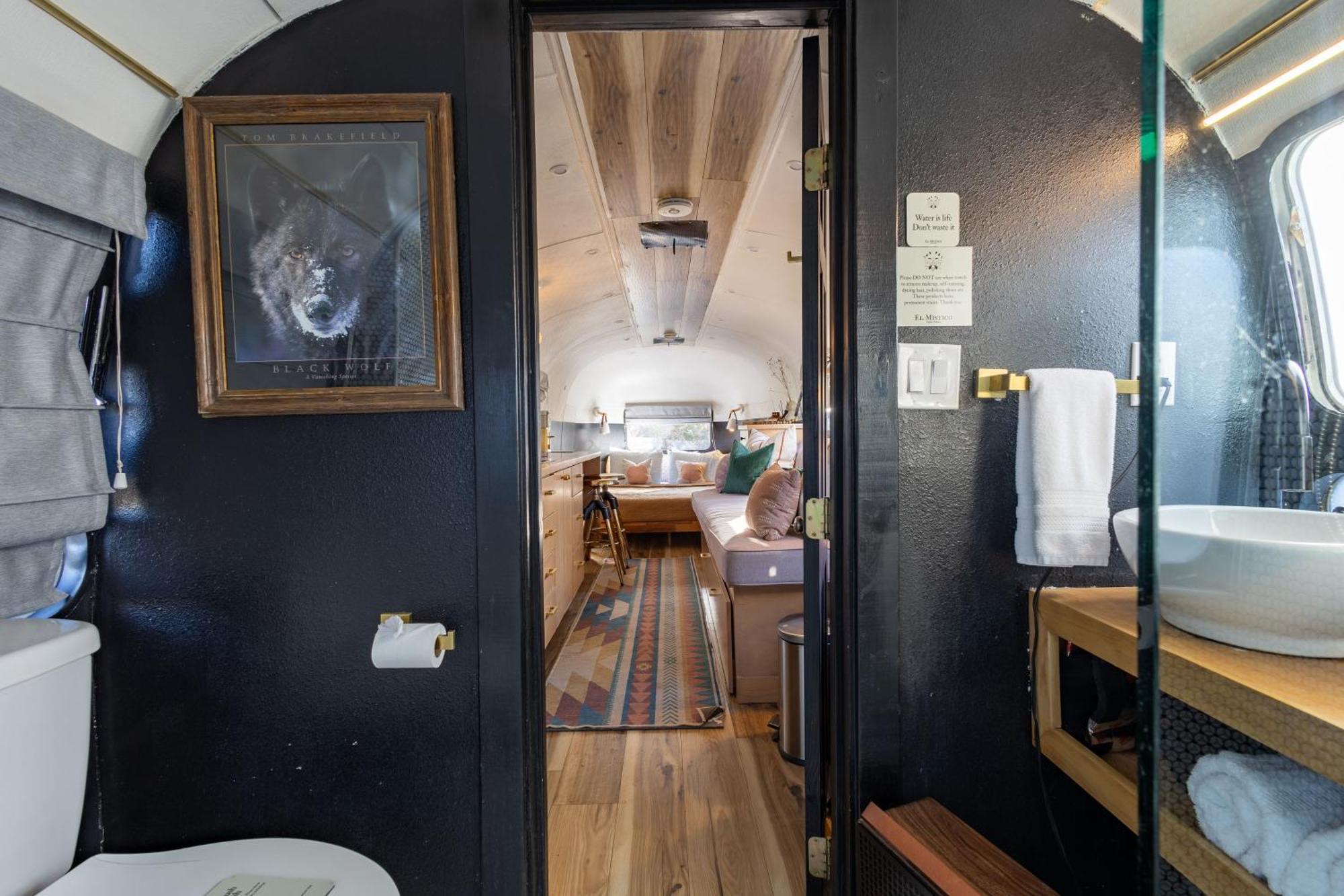 Silver Bullet Airstream, El Mistico Glamping Ranch Nogal エクステリア 写真