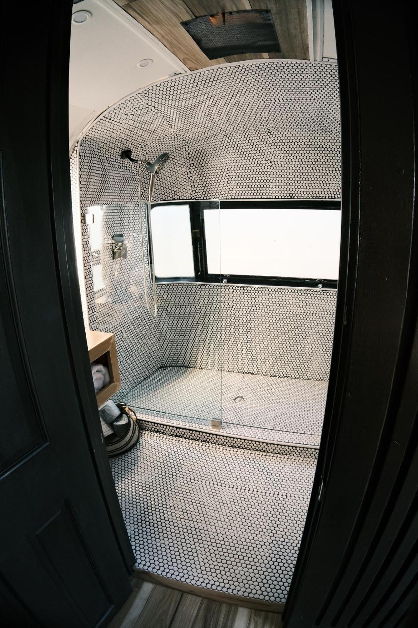 Silver Bullet Airstream, El Mistico Glamping Ranch Nogal エクステリア 写真