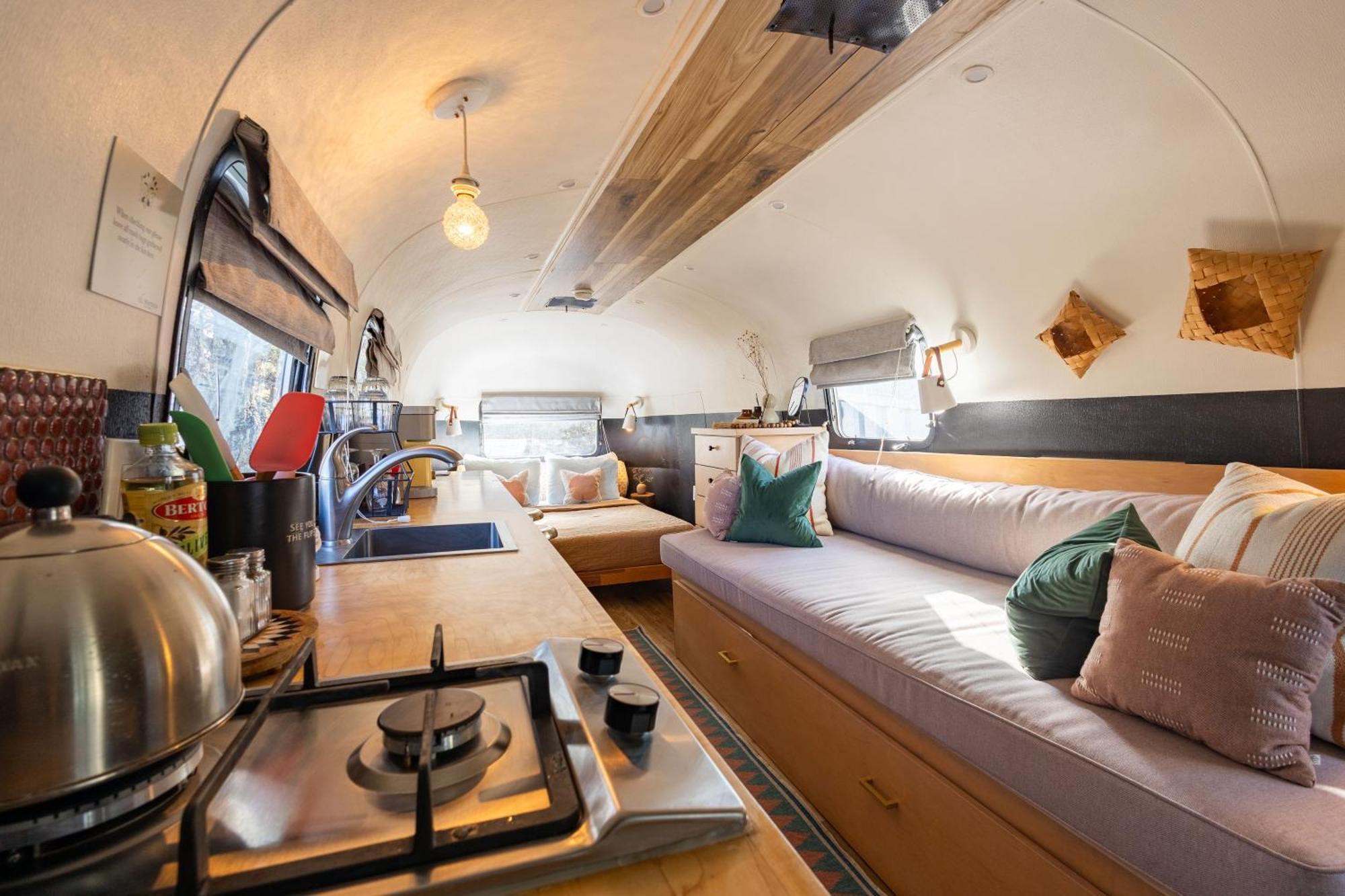 Silver Bullet Airstream, El Mistico Glamping Ranch Nogal エクステリア 写真